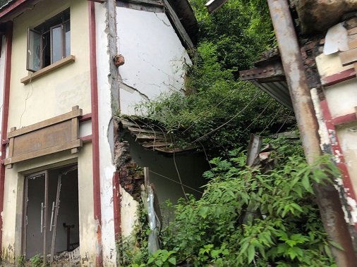 倒塌的房屋 倒塌的房屋